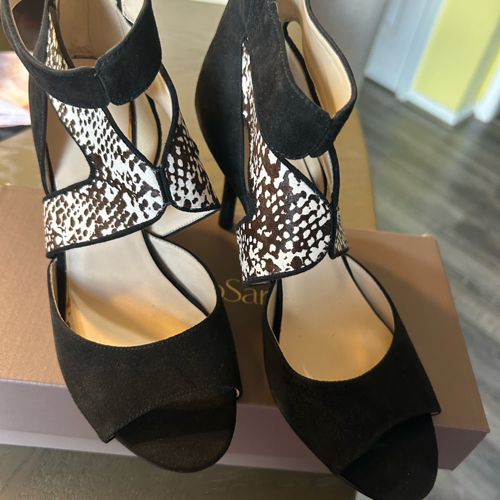 Nine West Black and White Heels with Elegant Design